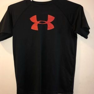 Boys Under armor t-shirt.